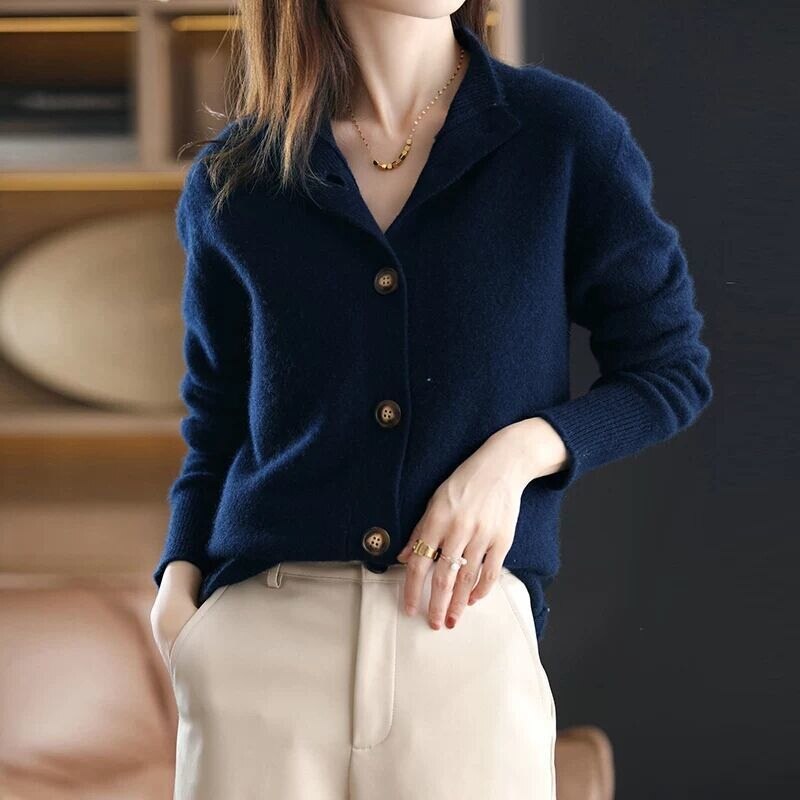 Weiche Strickjacke Mit Knopfverschluss