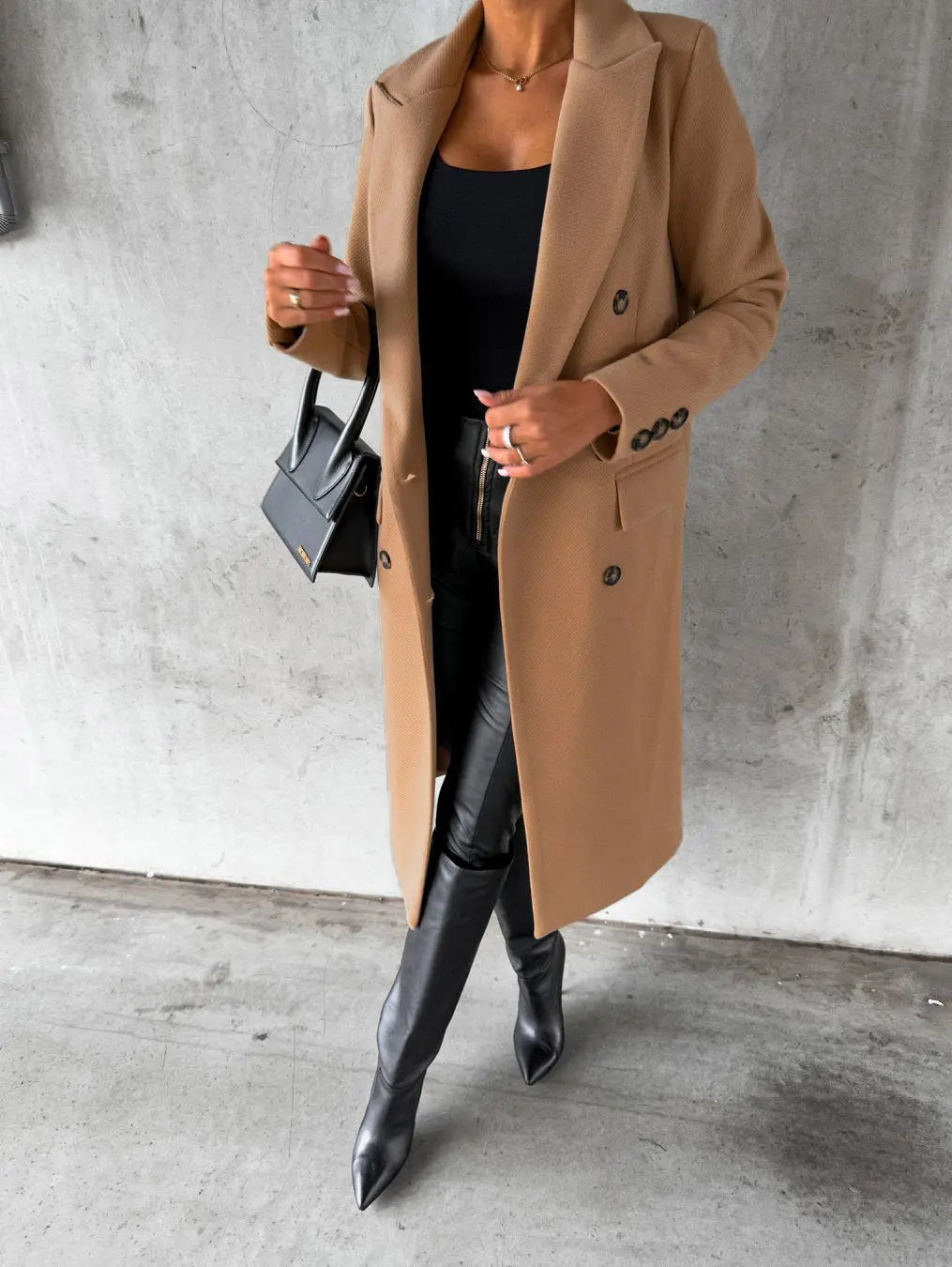 Eleganter Langer Beiger Wollmantel Für Damen