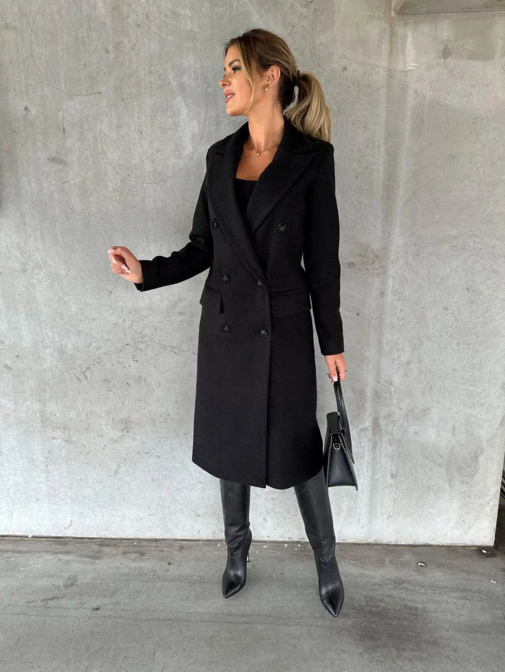 Eleganter Langer Beiger Wollmantel Für Damen
