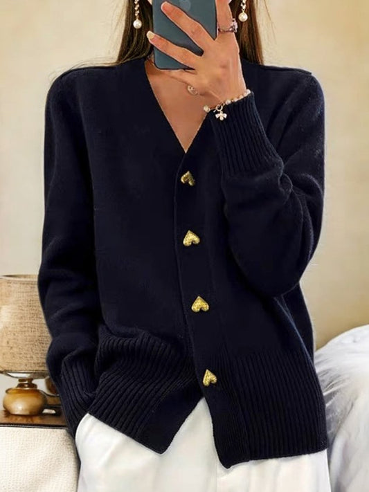 Strickjacke Mit Süßen Herzförmigen Knöpfen
