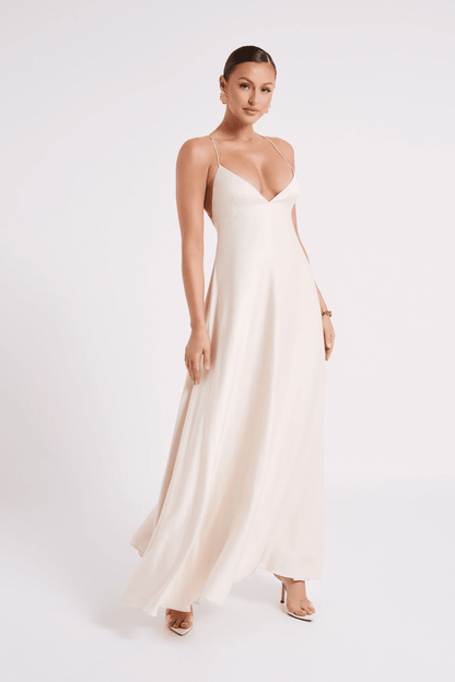 Weißes elegantes Damenkleid für besondere Anlässe