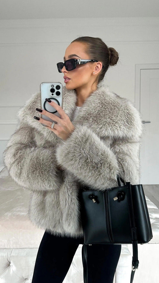 Elegante Pelzjacke mit Luxuriöser Textur für Frauen