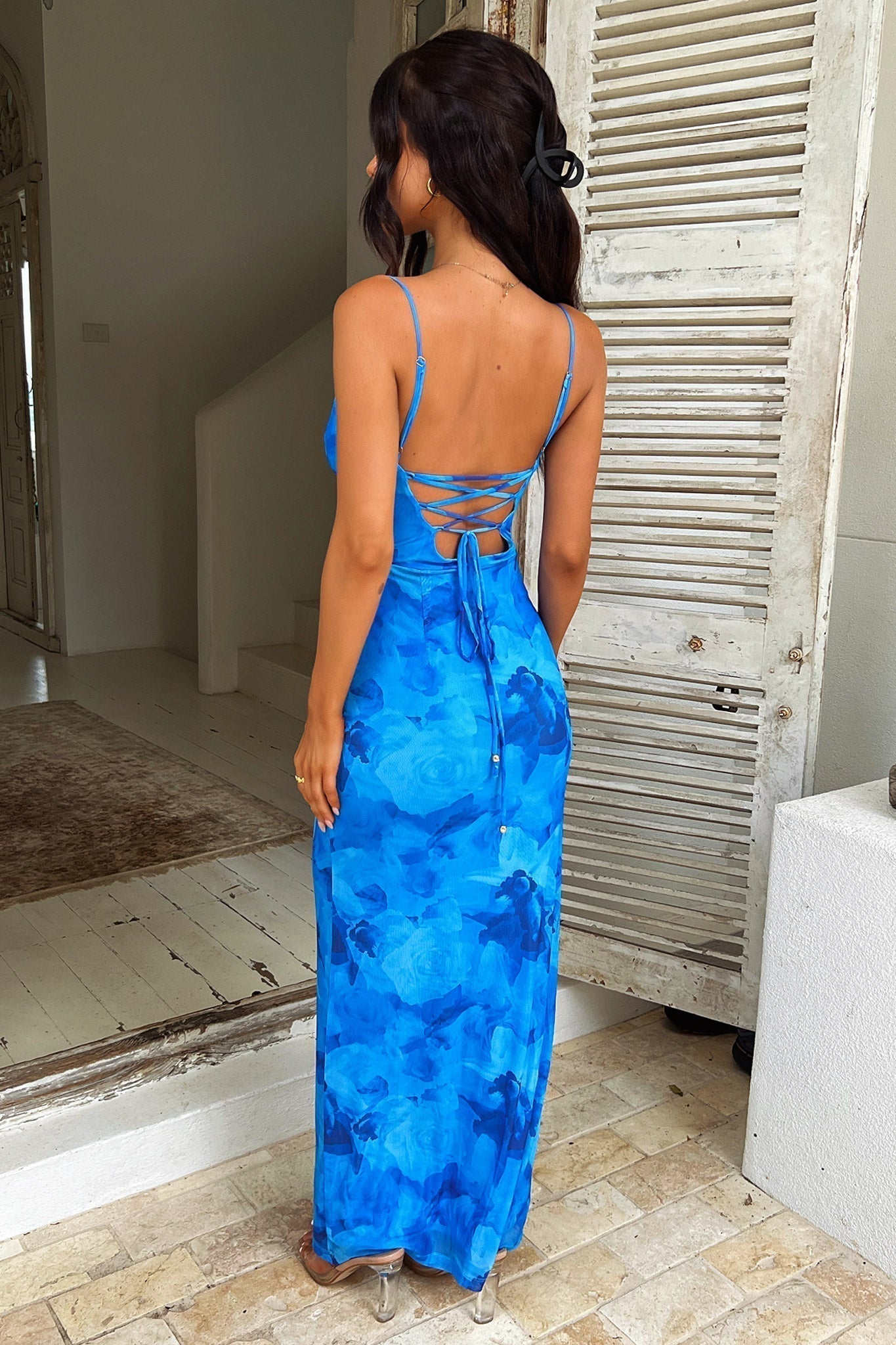 Langes Kleid mit Knoten-Detail und schmalem Schnitt – Blumenmuster