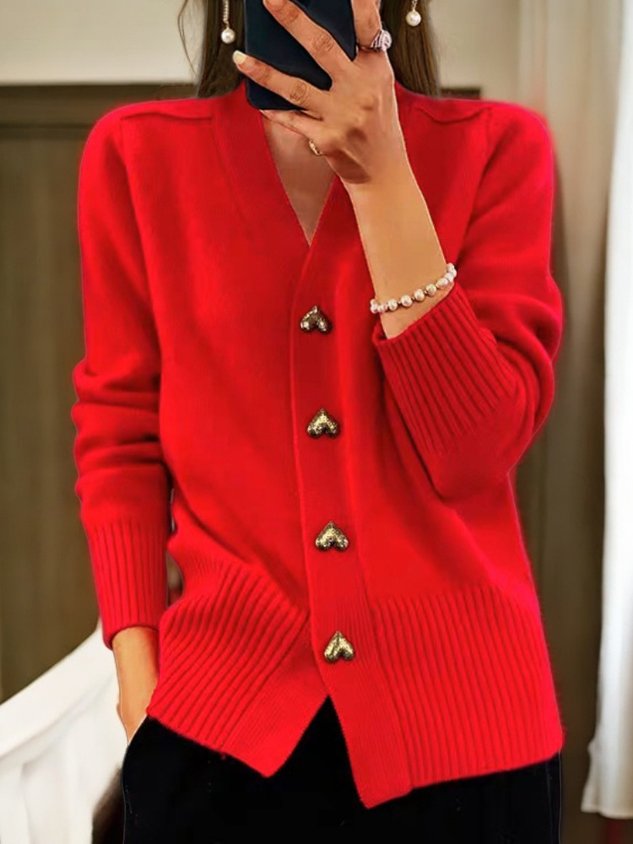 Strickjacke Mit Süßen Herzförmigen Knöpfen